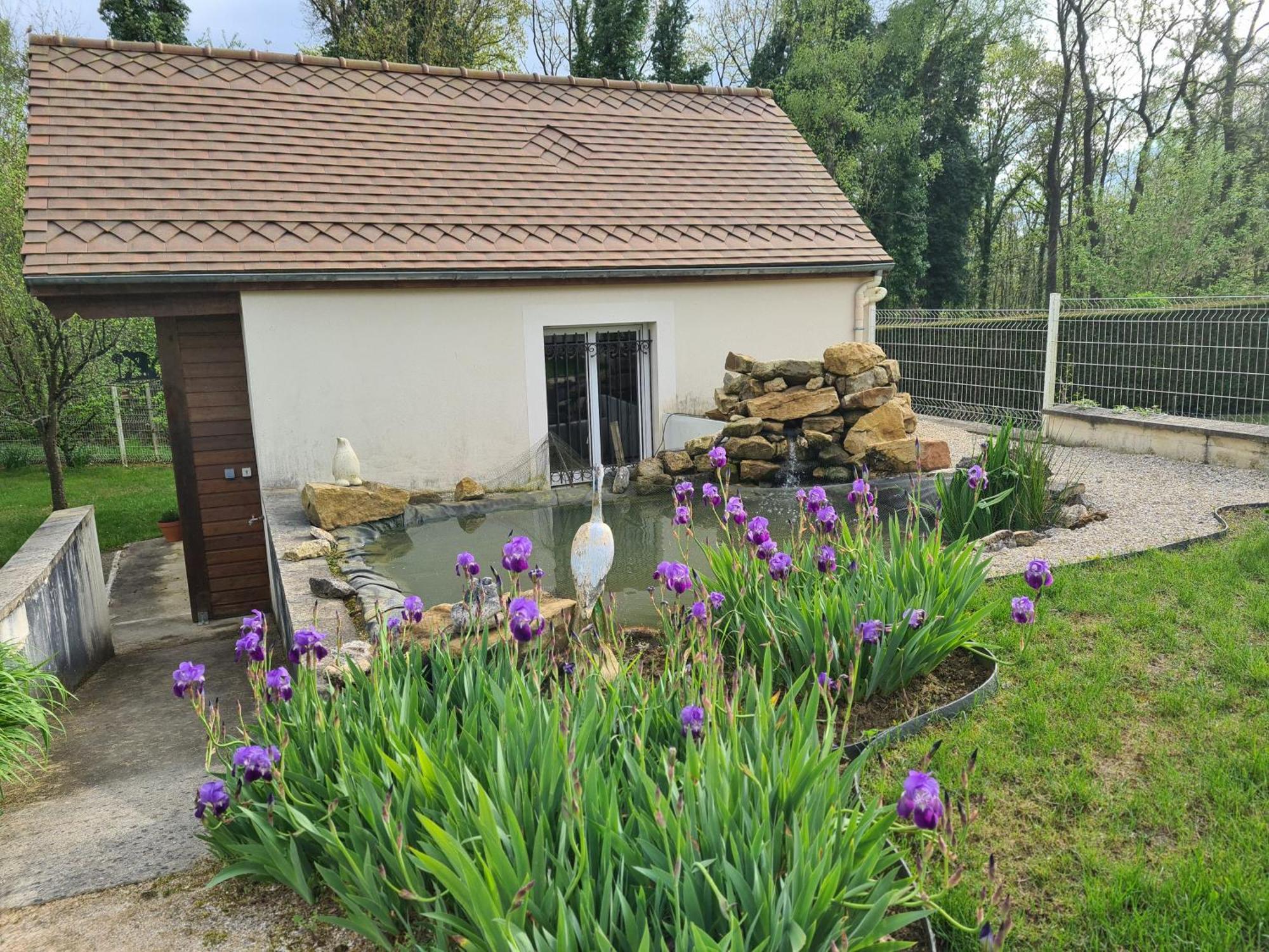 Ferienwohnung Chez Jaja Et Phiphi Bourg-et-Comin Exterior foto